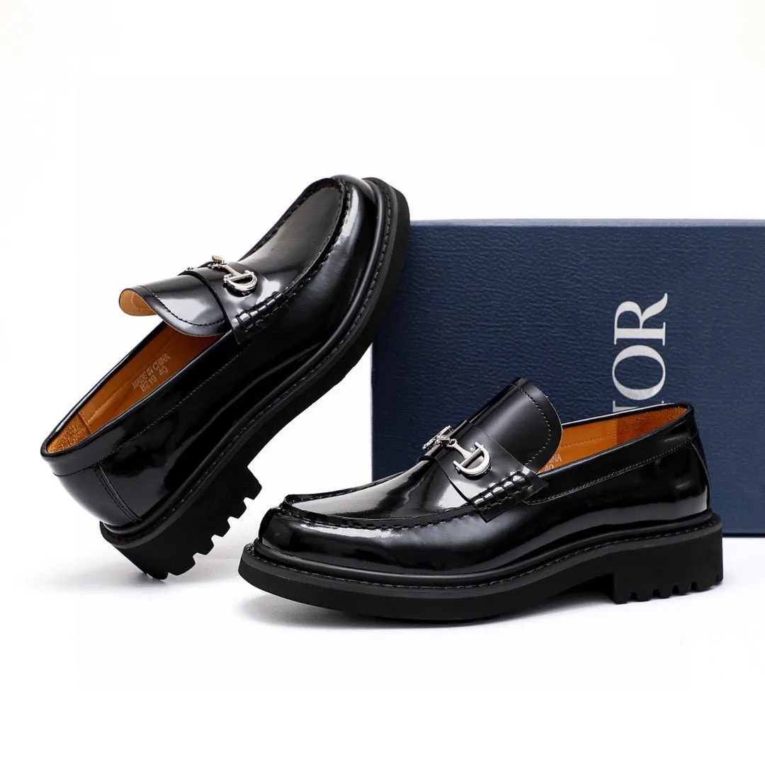 P680 💐《Dior》Dior 🇮🇹🇮🇹Counter synchronization Top purchasing agent🔍🔍Men 2⃣️0⃣️2⃣️5⃣️Business leather shoes Original open-edge beads imported from Italy, fully imported cowhide leather lining, sole: original TPU outsole, exclusive movable molded sole, super comfortable, original factory follow-up goods, 🔍🔍high quality, you can enter and leave the counter at will, welcome to compare. Regular code 39-44 (38.45🉑️customized)